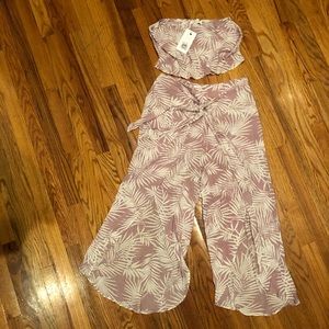 NWT Two piece vacation palms set